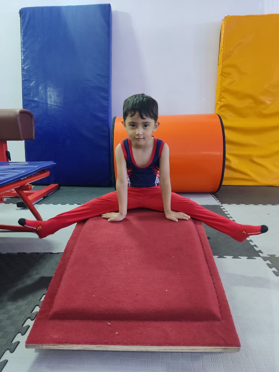 کلاس ژیمناستیک در باشگاه یاس هشتم شعبه ابوطالب